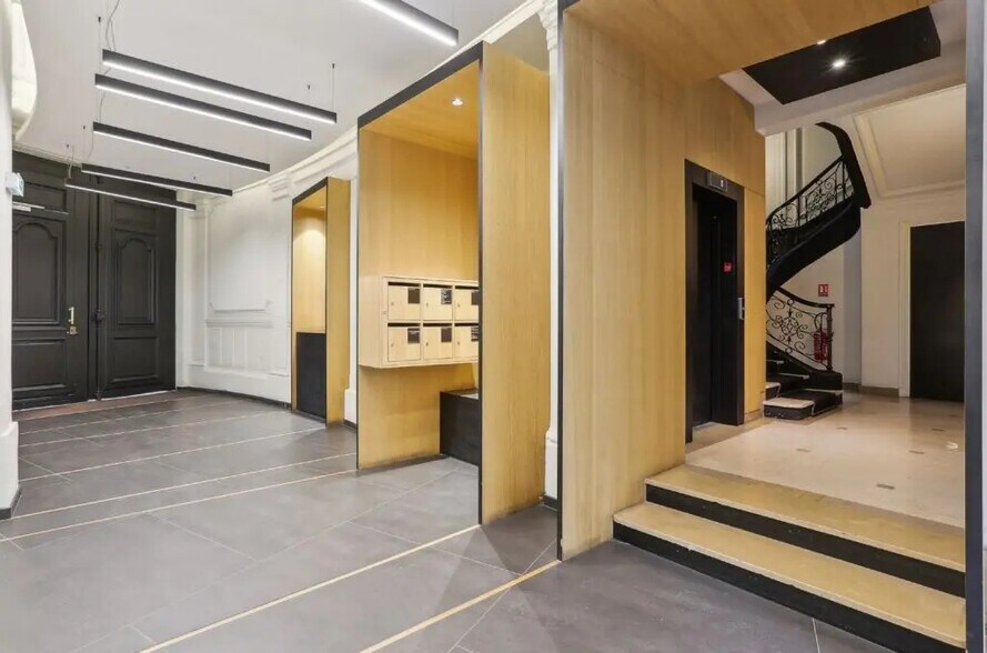 15 Rue La Fayette, Paris for lease - Building Photo - Image 3 of 14