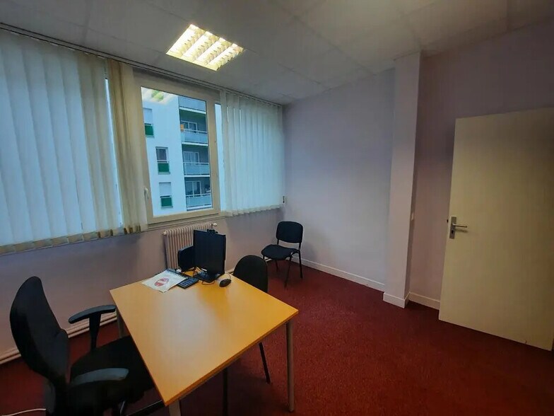 Office in Rouen for lease - Building Photo - Image 3 of 11