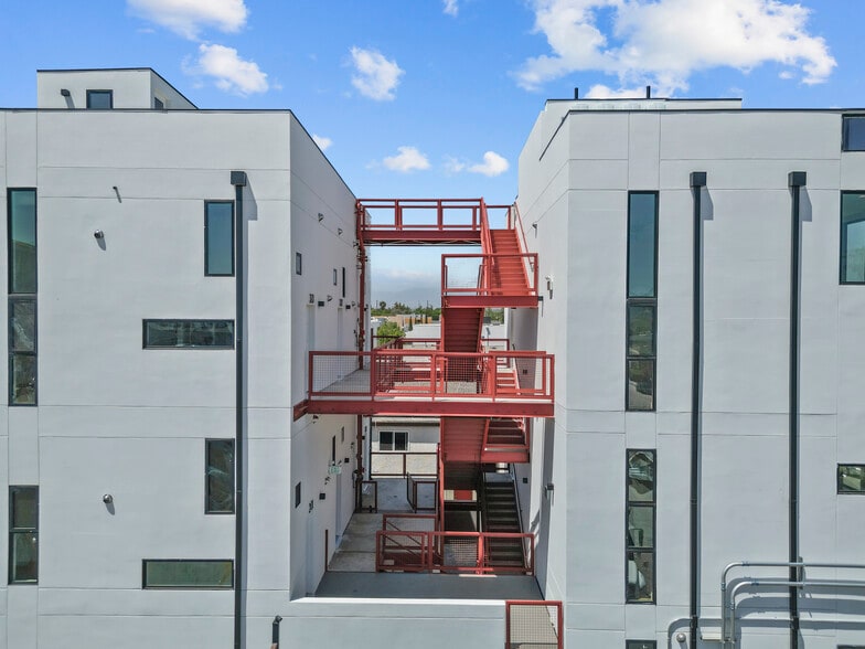 5617 Klump Ave, North Hollywood, CA for lease - Building Photo - Image 2 of 4