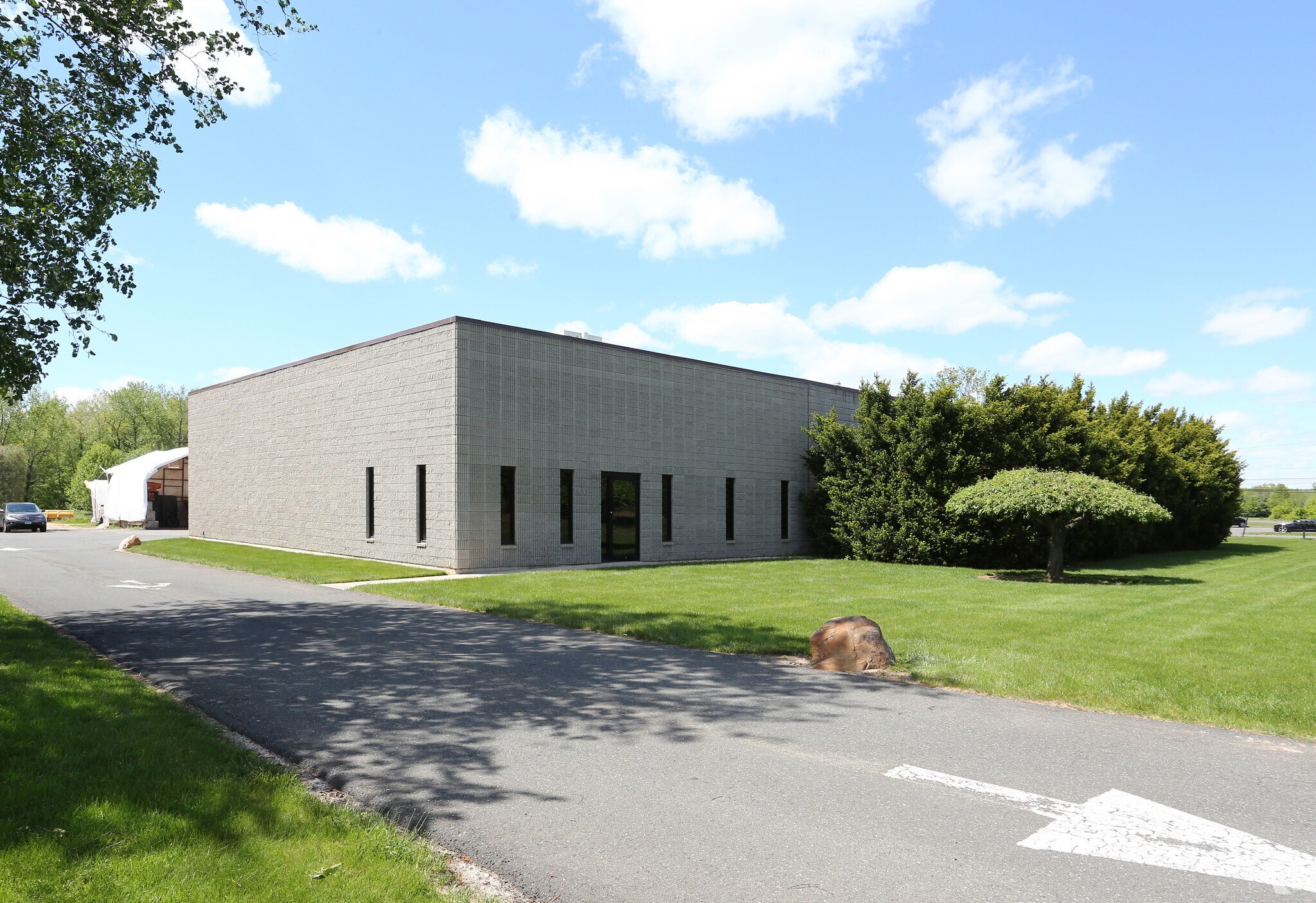 145 W Dudley Town Rd, Bloomfield, CT for sale Primary Photo- Image 1 of 1