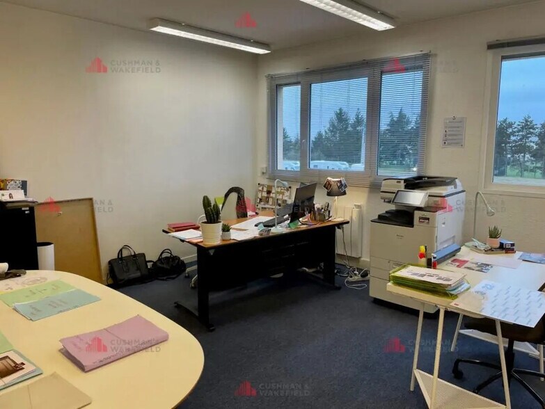 Office in Dijon for lease - Interior Photo - Image 2 of 3