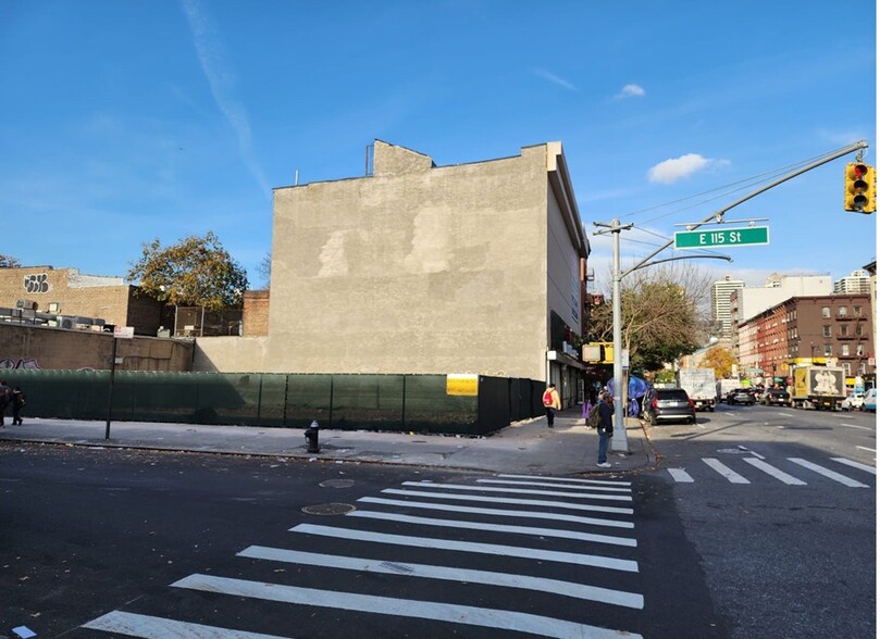 2102 3rd Ave, New York, NY for lease - Building Photo - Image 2 of 3