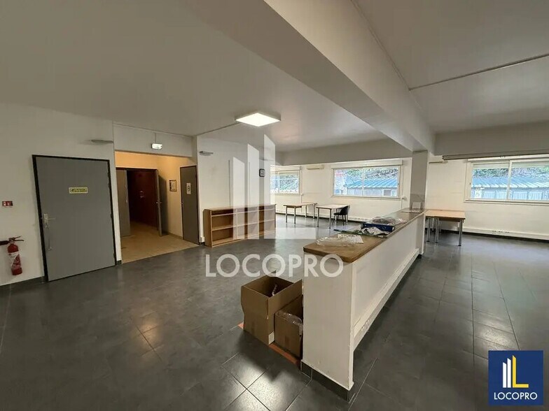 Flex in Nice for lease - Building Photo - Image 3 of 11