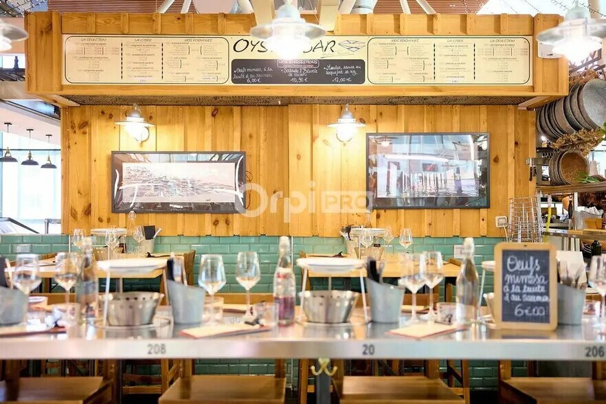 Retail in Pau for lease - Building Photo - Image 2 of 6