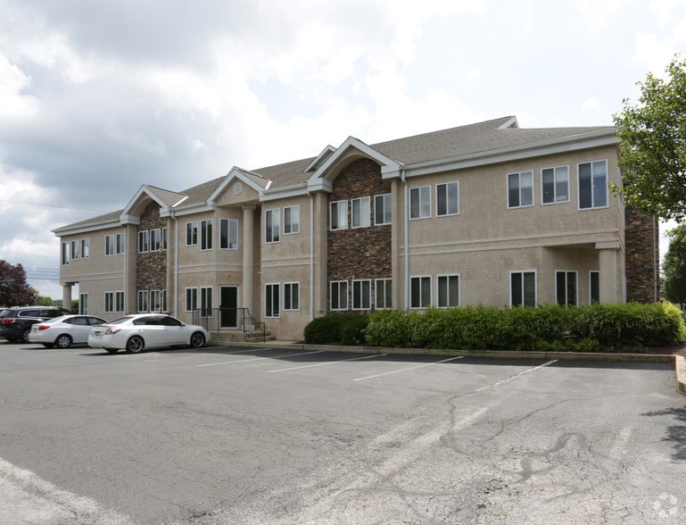 460 S Lewis Rd, Royersford, PA 19468