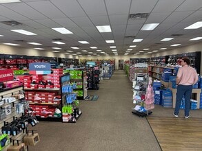 3039-3093 E Market St, Logansport, IN for lease Interior Photo- Image 1 of 3