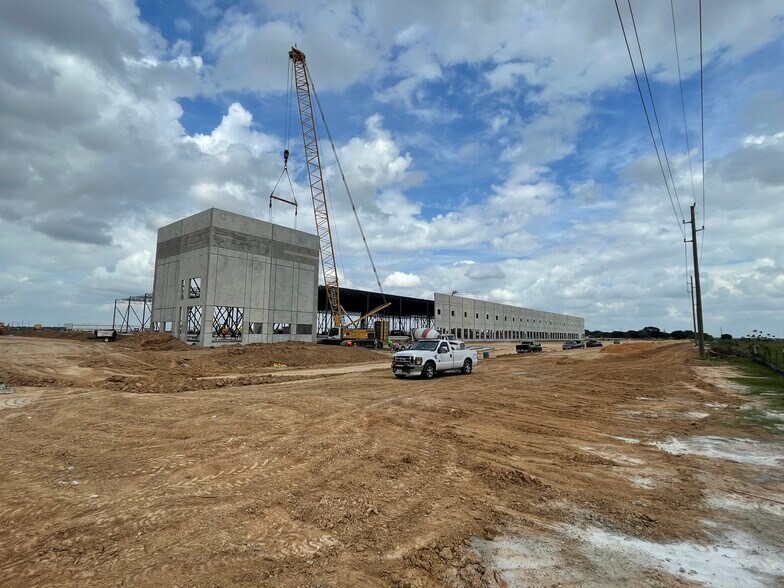 2193 Discovery Hills Pky, Brookshire, TX 77423 Twinwood Distribution