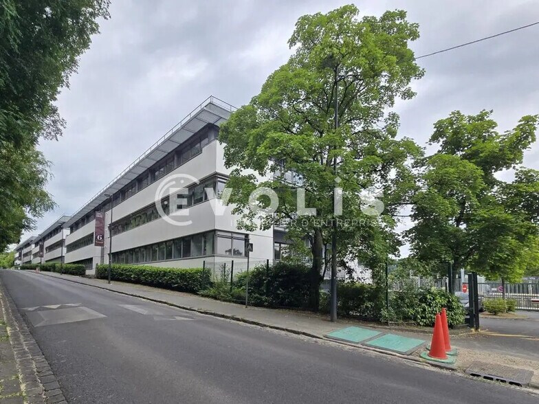 Office in Orsay for lease - Building Photo - Image 1 of 9