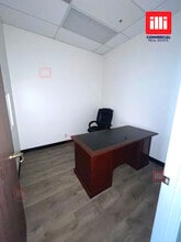 2315-2325 Kuehner Dr, Simi Valley, CA for lease Interior Photo- Image 2 of 5