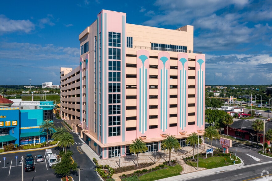 8050 International Dr, Orlando, FL for lease - Primary Photo - Image 1 of 8