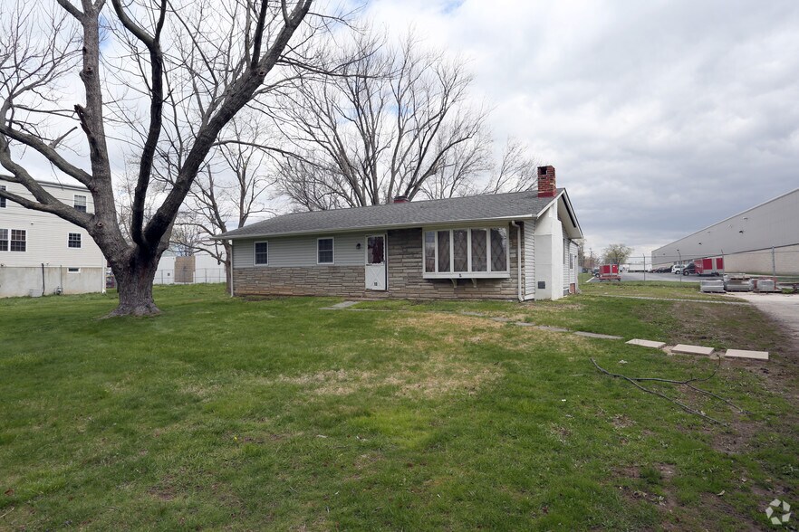 10 School Ln, Folcroft, PA 19032