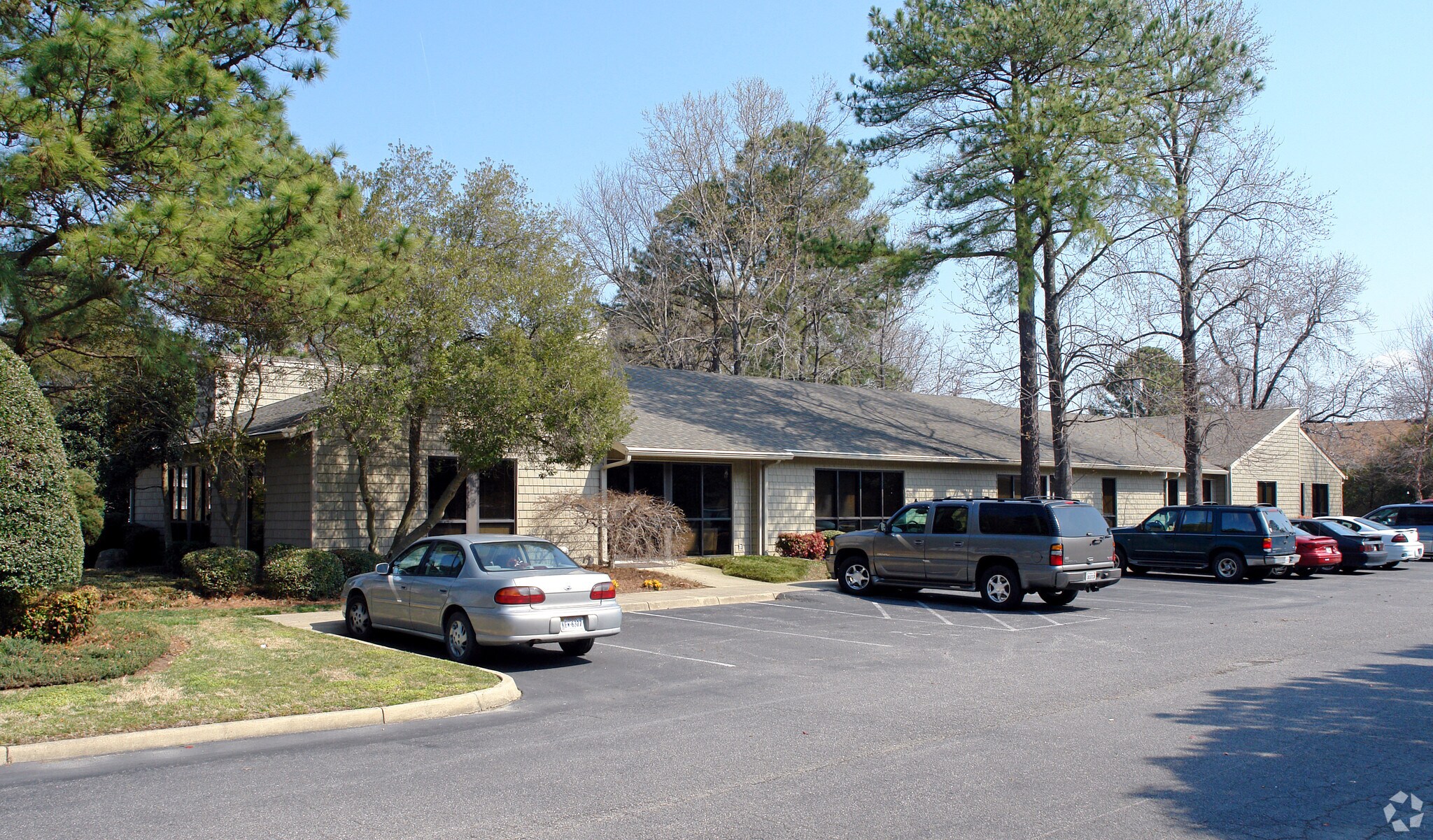 2121 Old Greenbrier Rd, Chesapeake, VA 23320