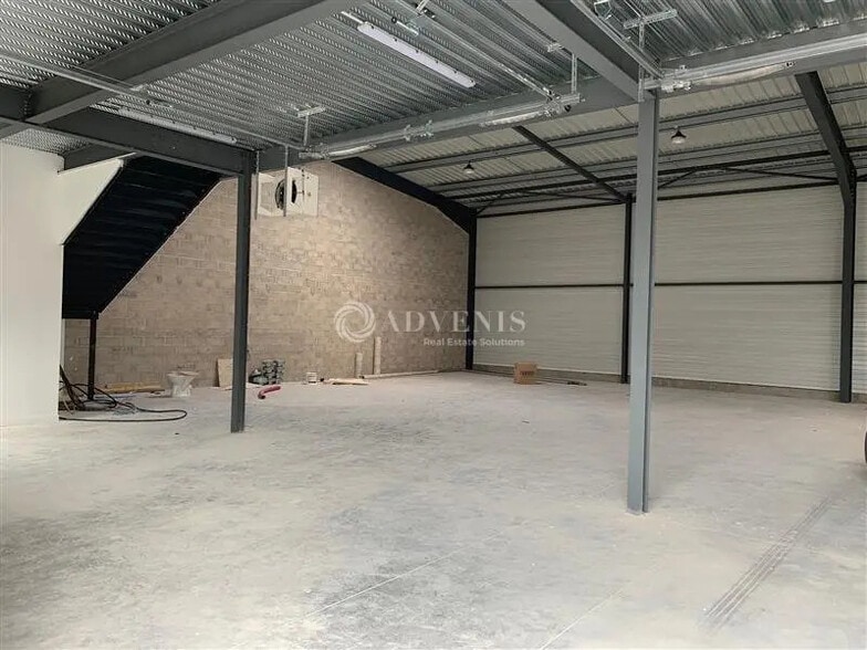 Flex in Cormeilles-en-Parisis for lease - Interior Photo - Image 3 of 6