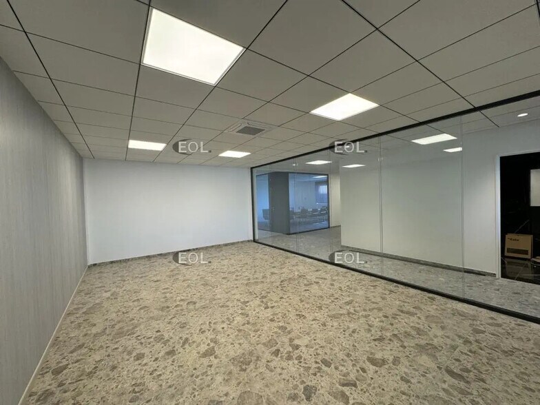 Office in Tigery for lease - Interior Photo - Image 3 of 12