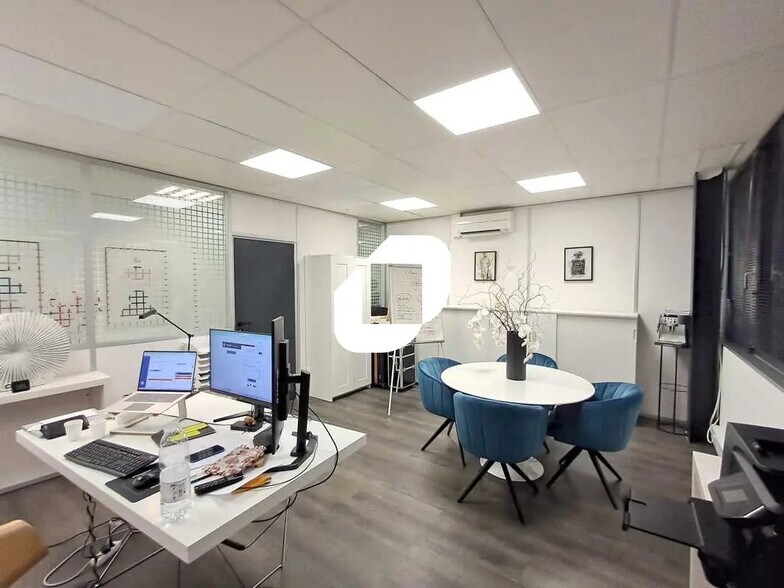 Office in Floirac for lease - Interior Photo - Image 3 of 18