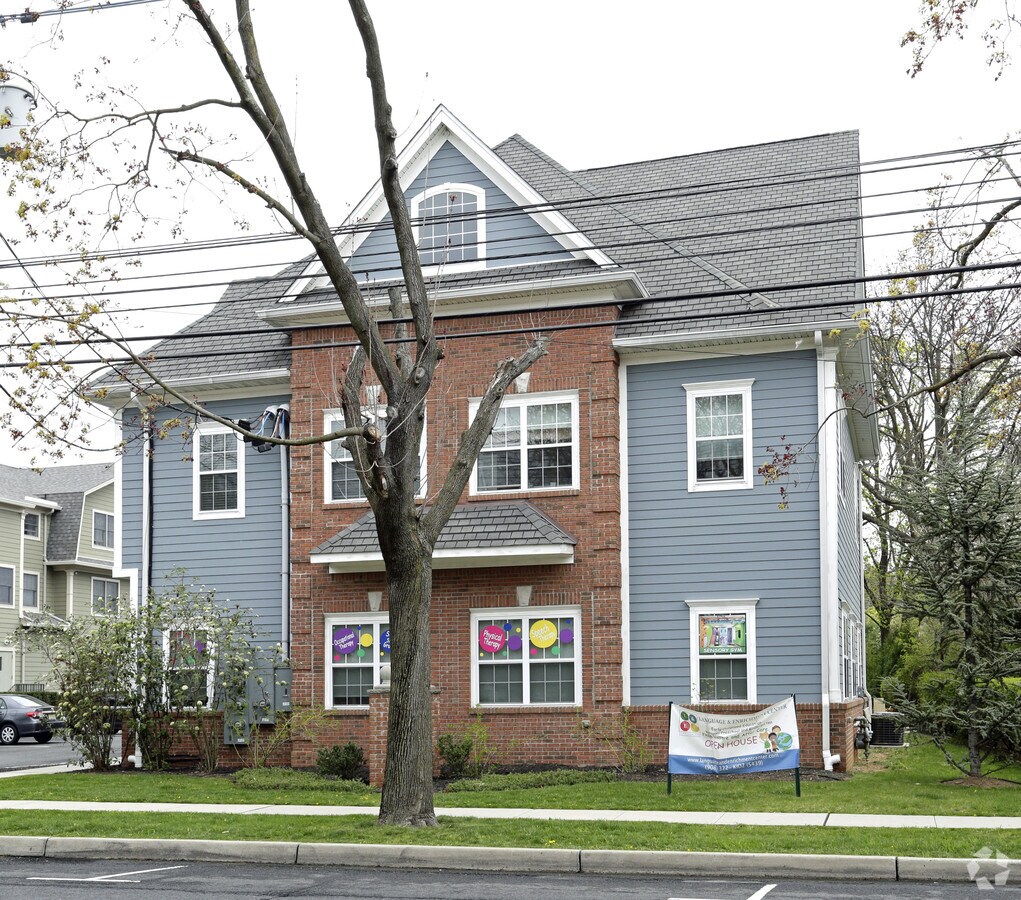 551 Park Ave, Scotch Plains, NJ 07076