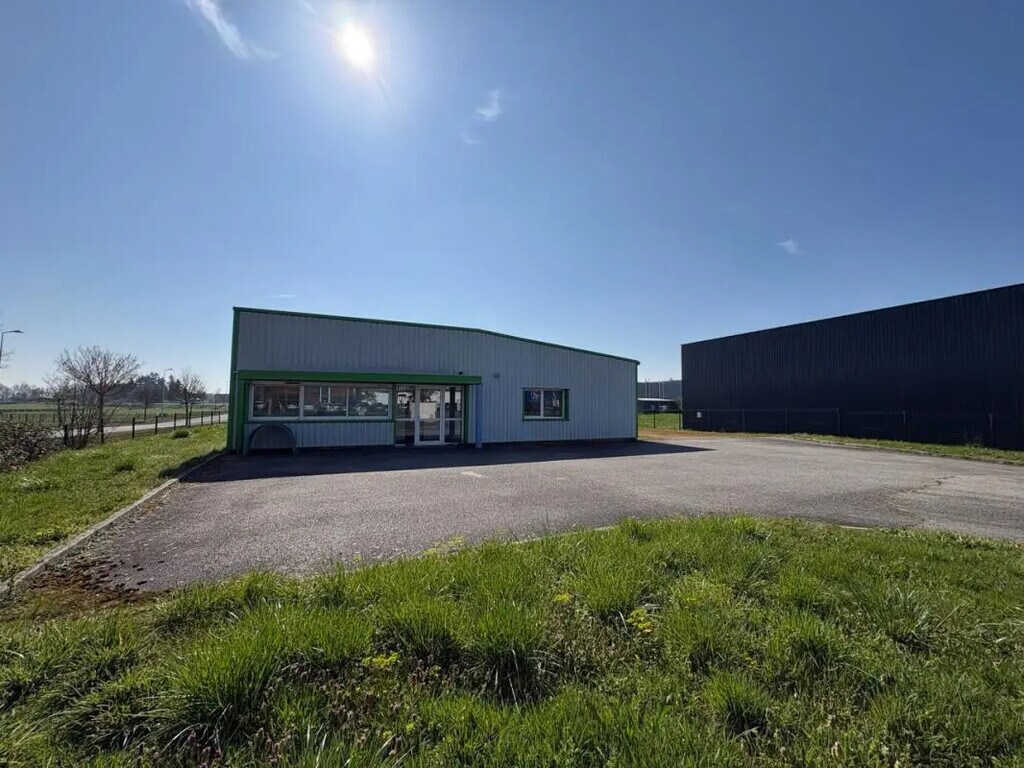 Vente Local d'activités 300 m² - Photo 1