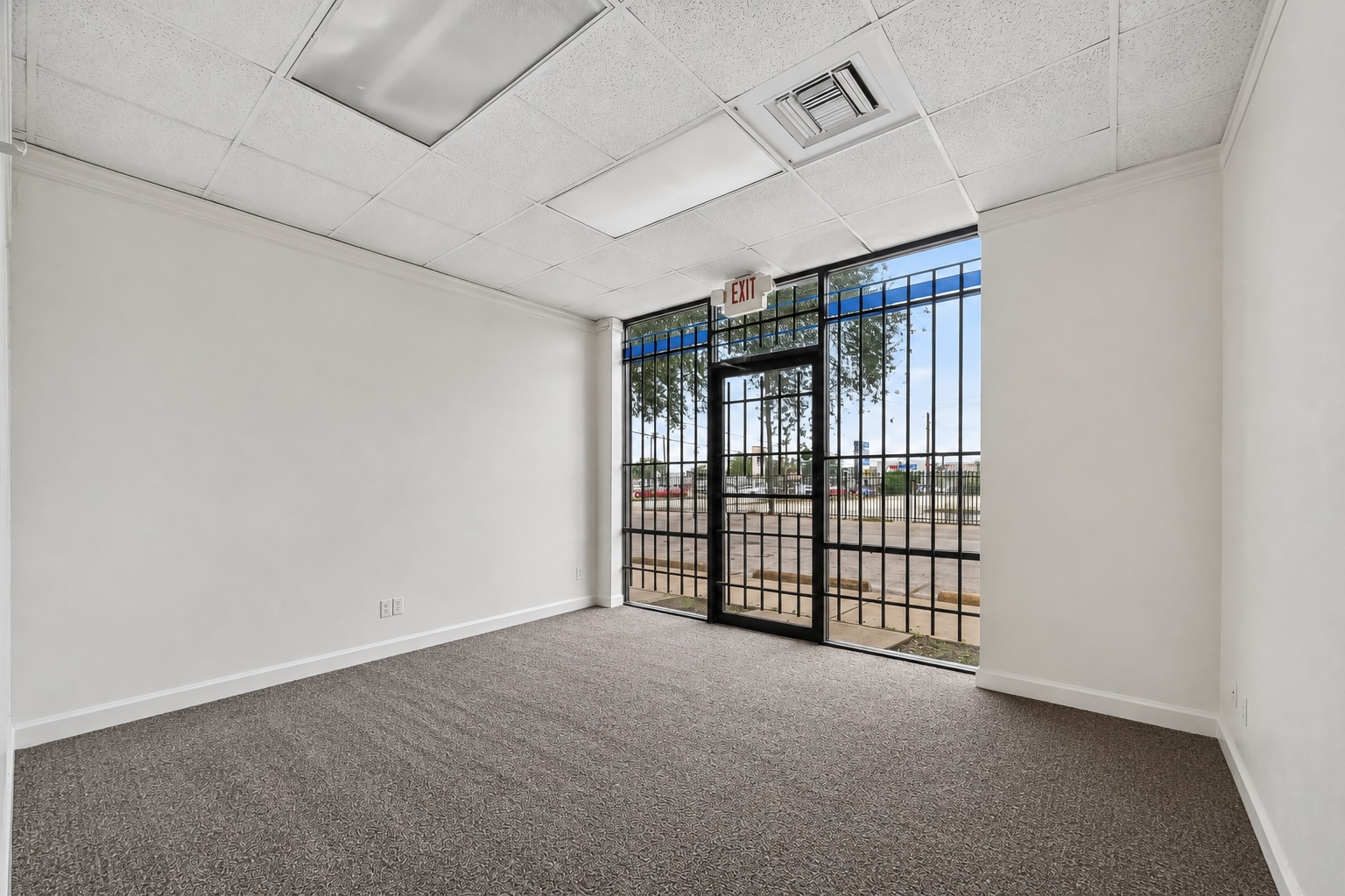 9809 Rowlett Rd, Houston, TX for lease Interior Photo- Image 1 of 5