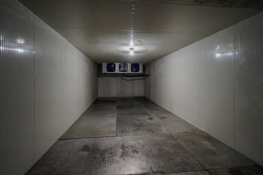 743-749 NW 23rd St, Miami, FL for lease - Interior Photo - Image 2 of 36