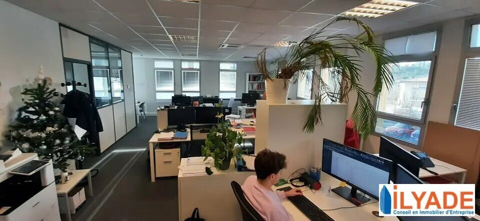 Office in Aix-en-Provence for lease - Interior Photo - Image 2 of 5