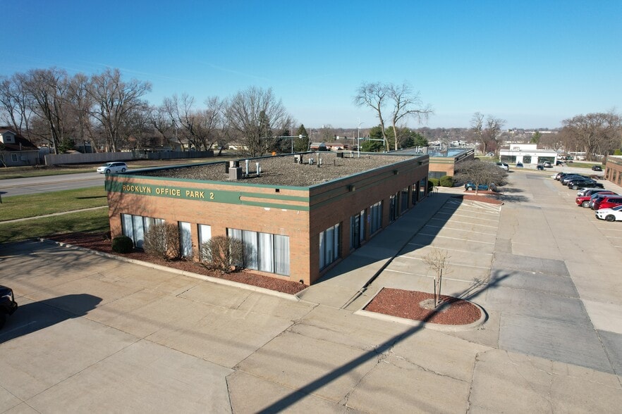 6901 Hickman Rd, Urbandale, IA for sale - Building Photo - Image 2 of 6