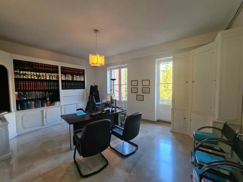 Office in Nice for lease - Interior Photo - Image 3 of 11