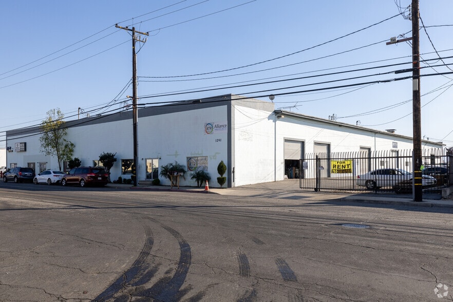 1339-1341 W Brooks St, Ontario, CA for lease - Primary Photo - Image 2 of 31