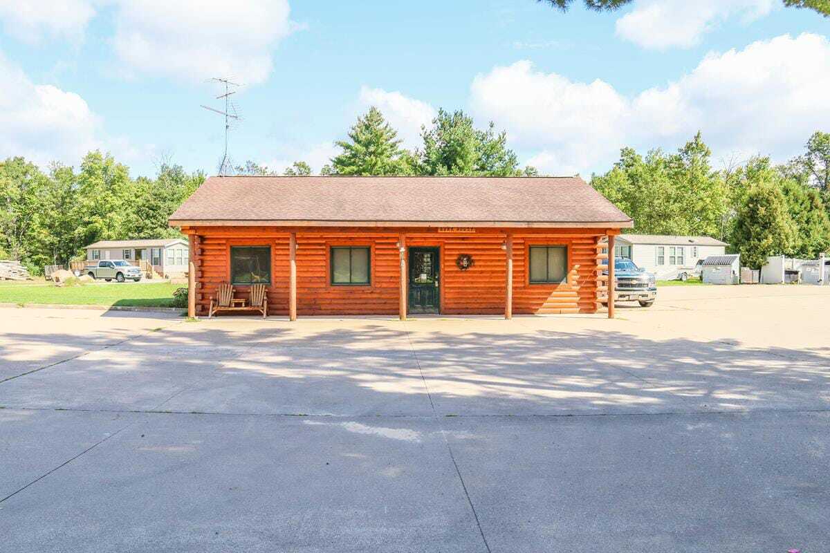 N1035 Riviera Ave, Neillsville, WI 54456 Lake Arbutus Resort