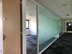 Office in Antony for lease Interior Photo- Image 1 of 4