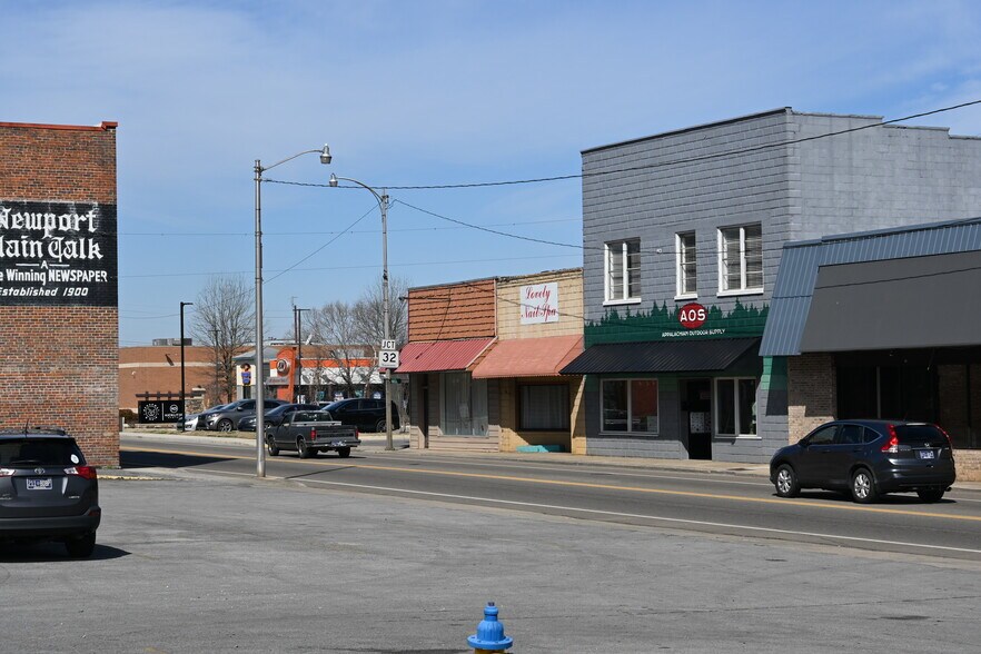 146 E Broadway, Newport, TN for sale - Building Photo - Image 1 of 21