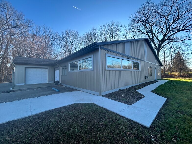 7755 Stadium Dr, Kalamazoo, MI for sale - Building Photo - Image 1 of 8