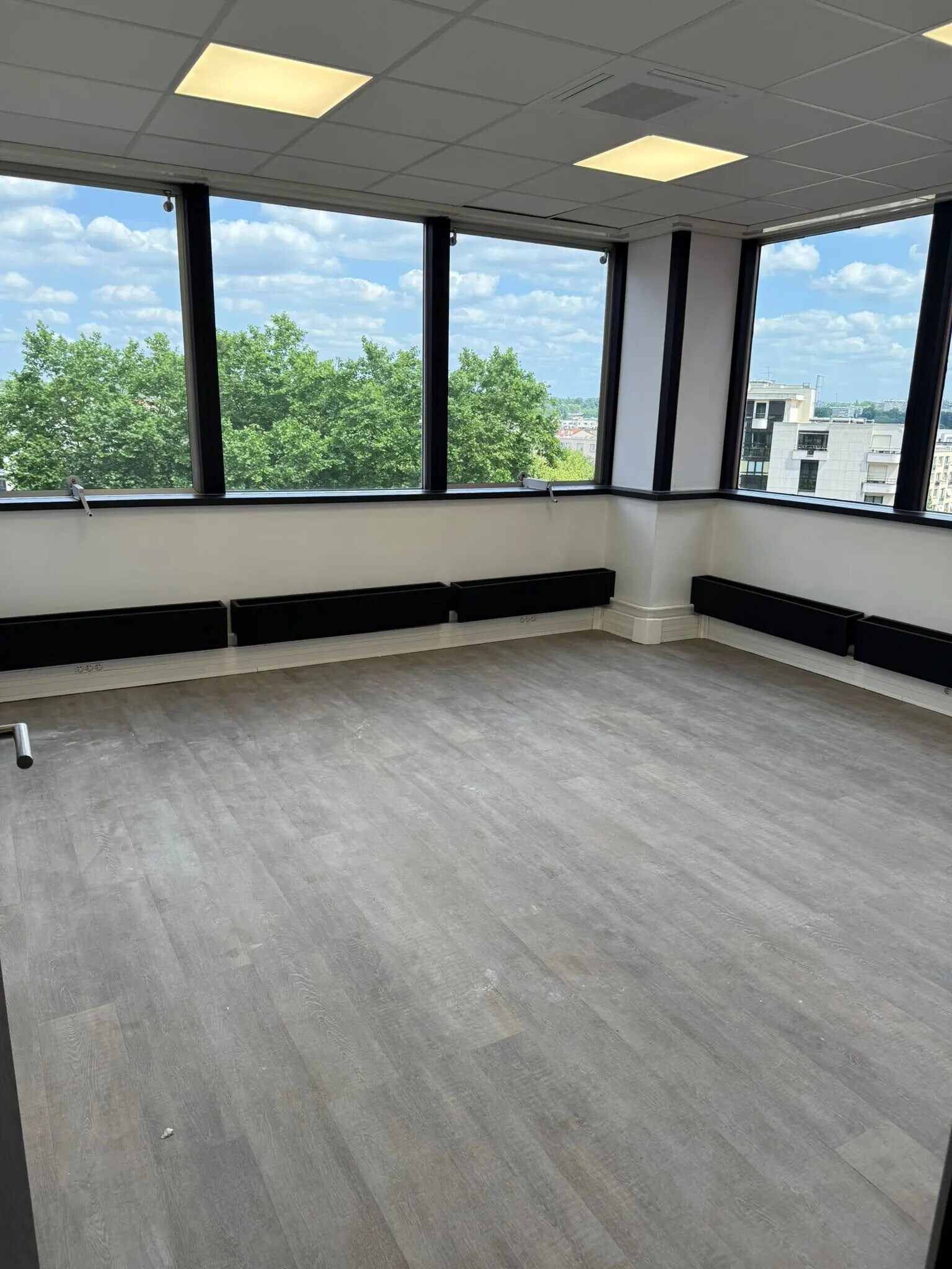 Office in Créteil for lease Interior Photo- Image 1 of 6