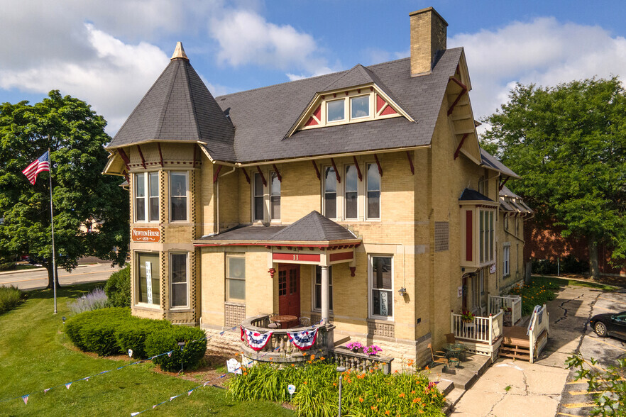 11 N Batavia Ave, Batavia, IL for sale - Primary Photo - Image 1 of 21