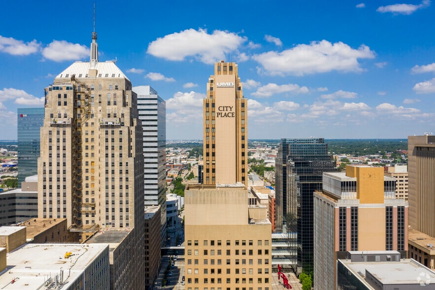 204 N Robinson Ave, Oklahoma City, OK for lease - Building Photo - Image 2 of 7