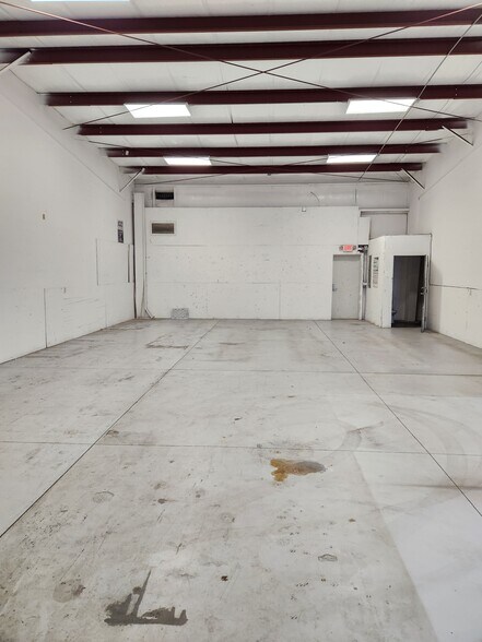 3222 26th Ave E, Bradenton, FL for sale - Interior Photo - Image 1 of 1