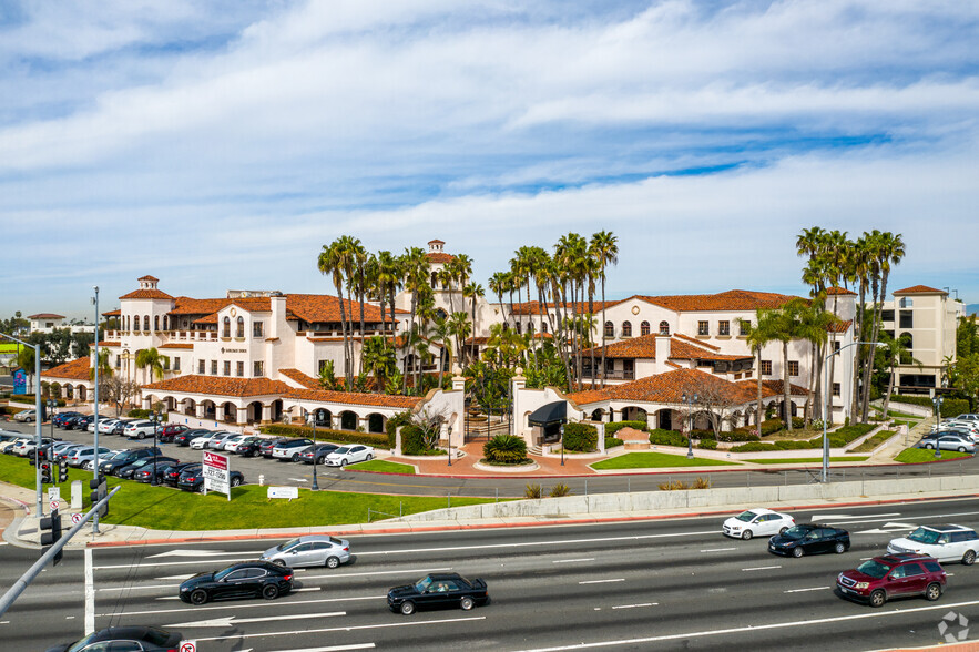 1901 Newport Blvd, Costa Mesa, CA for sale - Primary Photo - Image 1 of 25