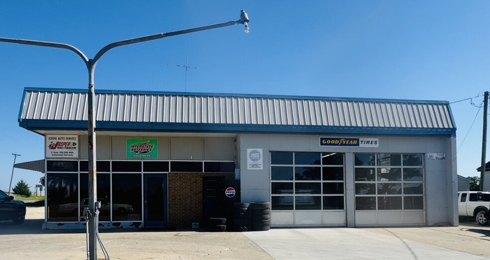 2000 W Walnut St, Herington, KS for sale - Building Photo - Image 2 of 6