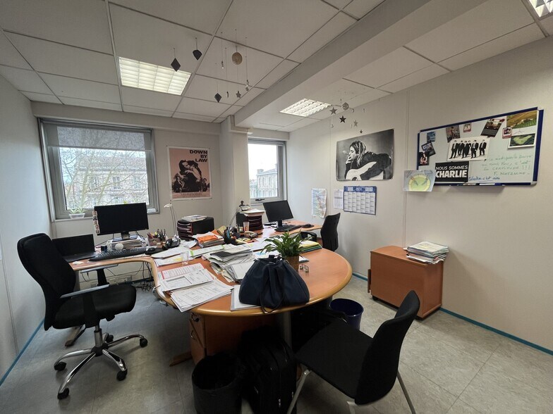 Office in Bordeaux for lease - Building Photo - Image 3 of 11