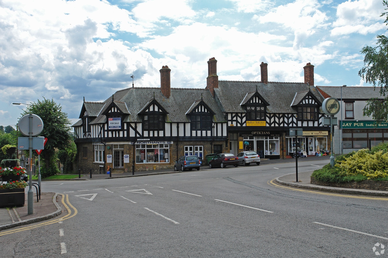 2 Banbury Rd, Brackley, NN13 6AU Retail for Lease