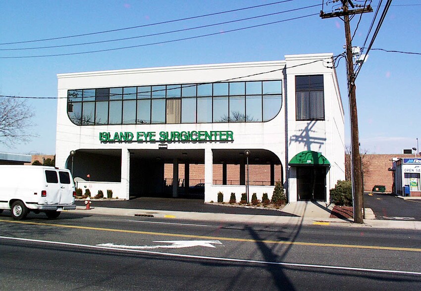 255 Glen Cove Rd, Carle Place, NY for sale - Primary Photo - Image 1 of 1