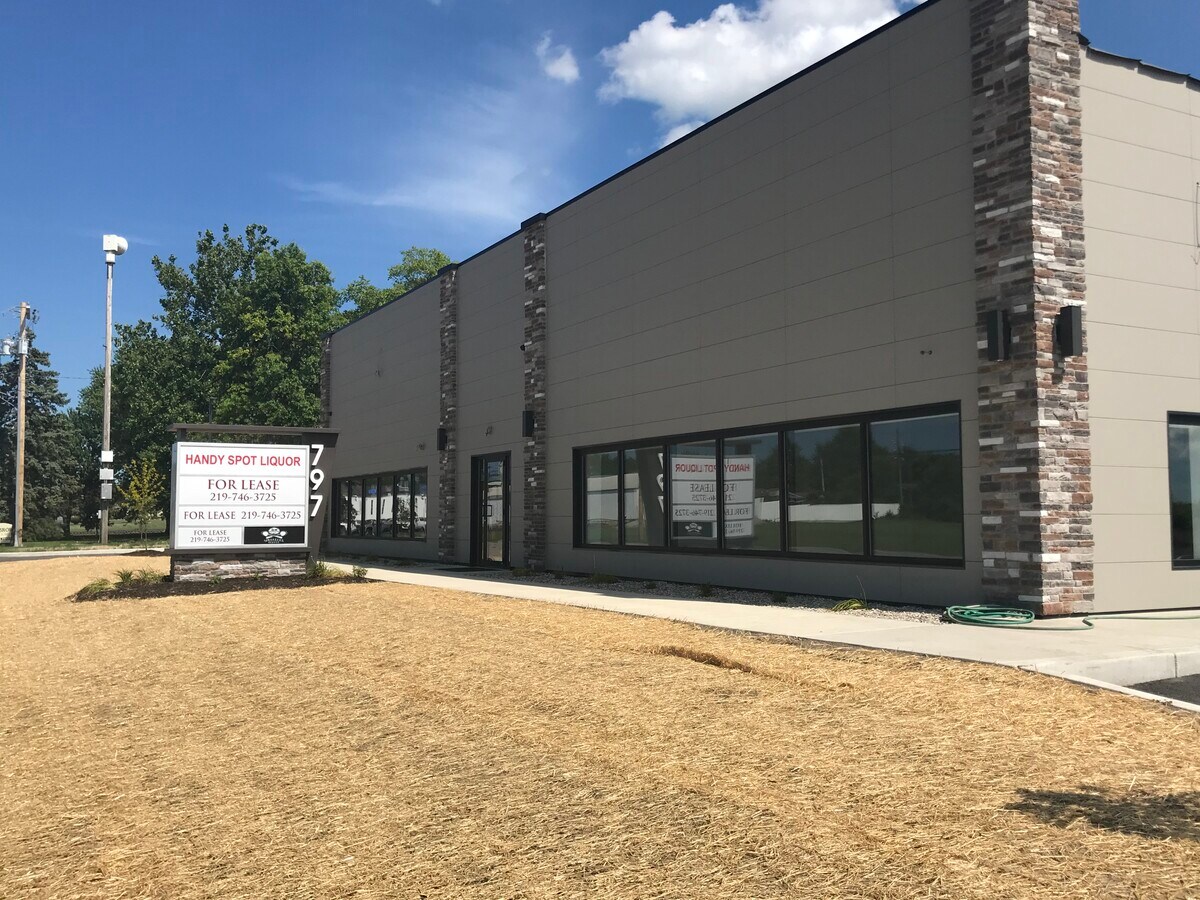 797 W Commercial Ave, Lowell, IN 46356