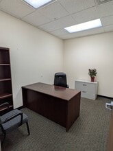 450 Airport Rd, Elgin, IL for lease Building Photo- Image 1 of 2