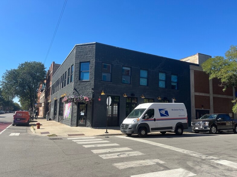 2500 W Chicago Ave, Chicago, IL for sale - Building Photo - Image 1 of 13