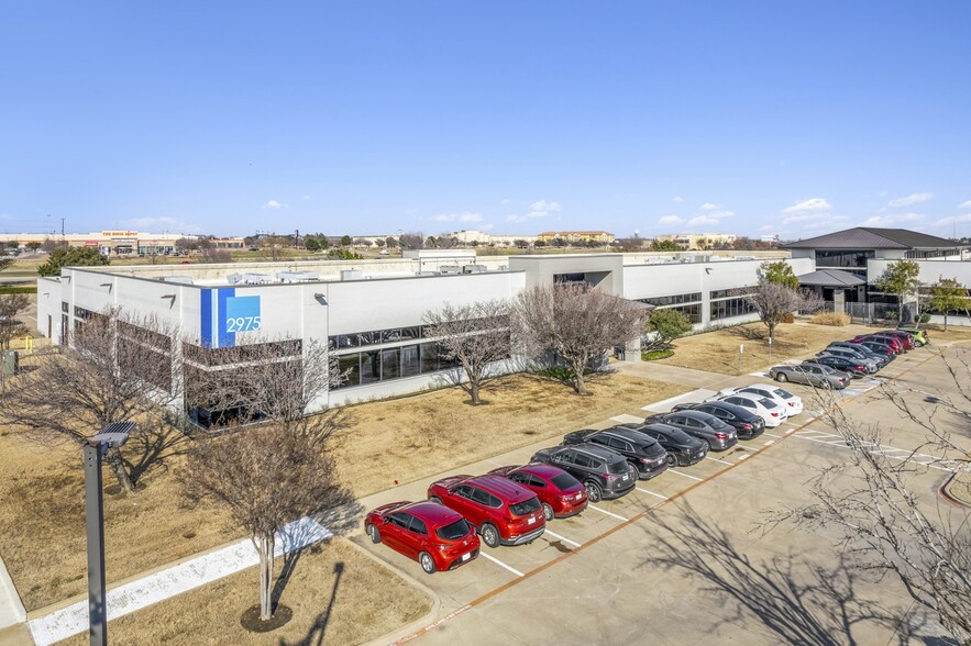 8333 Ridgepoint Dr, Irving, TX for lease - Building Photo - Image 2 of 8