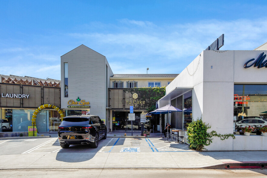 11723-11733 Barrington Ct, Los Angeles, CA for lease - Building Photo - Image 2 of 10