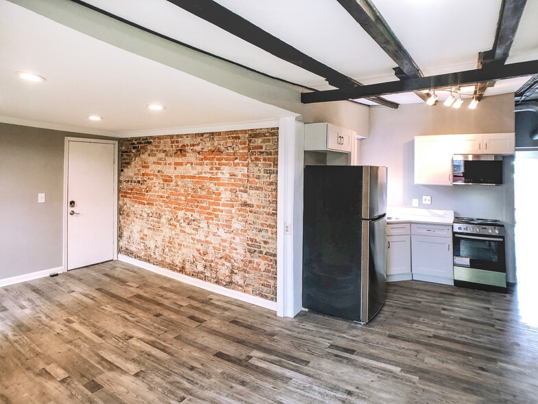 797 Carroll St, Baltimore, MD for sale - Interior Photo - Image 2 of 9