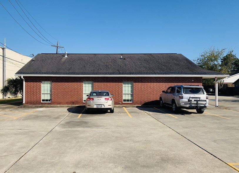4351 Crow Rd, Beaumont, TX 77706 Office for Lease