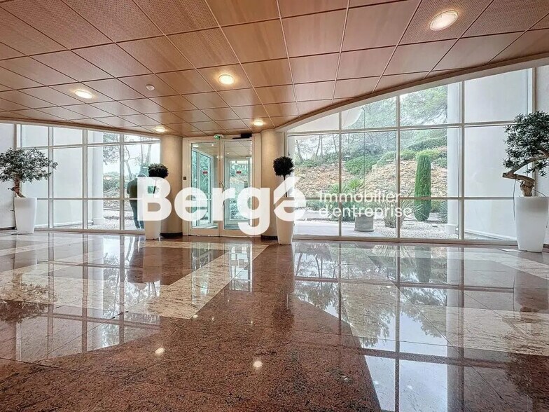 Office in SOPHIA ANTIPOLIS for lease - Building Photo - Image 2 of 6