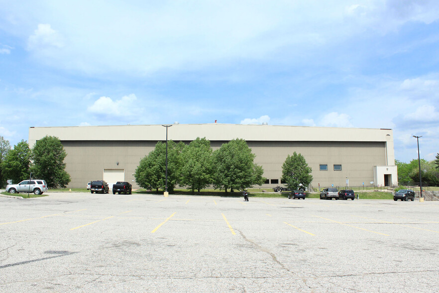 4002 James P Cole Blvd, Flint, MI for sale - Building Photo - Image 1 of 1