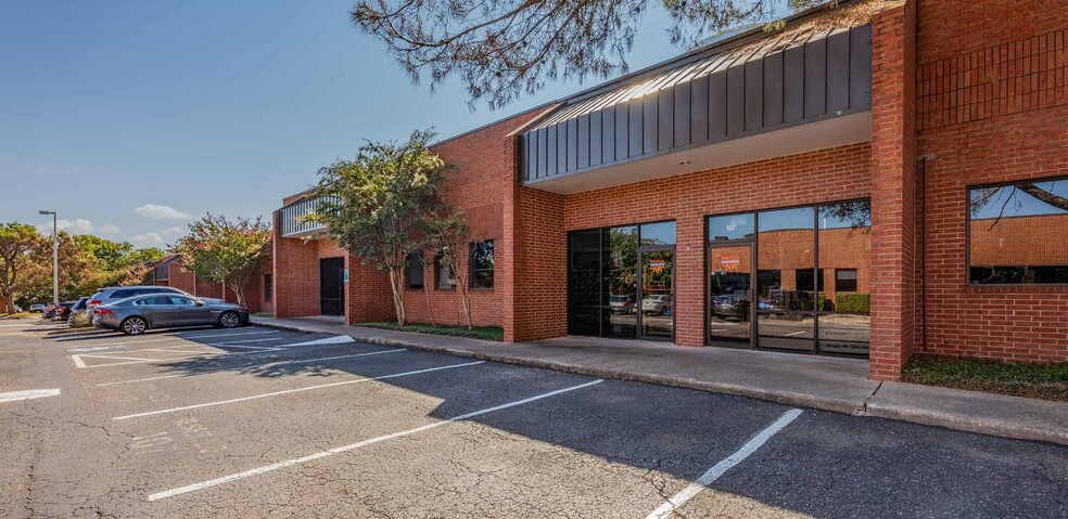 13581 Pond Springs Rd, Austin, TX for lease - Building Photo - Image 2 of 5